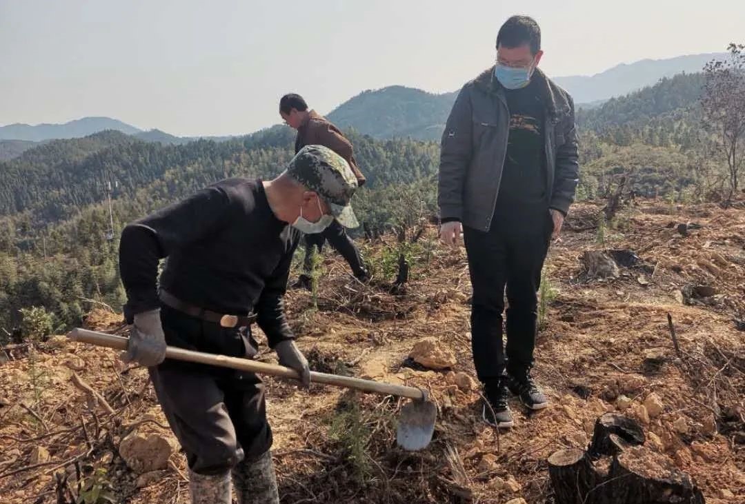 防疫不松懈,生產(chǎn)不耽誤 防疫不松懈,生產(chǎn)不耽誤